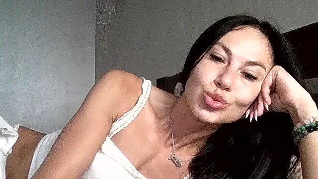 JulianaGold1 online show from June 3, 6:36 am