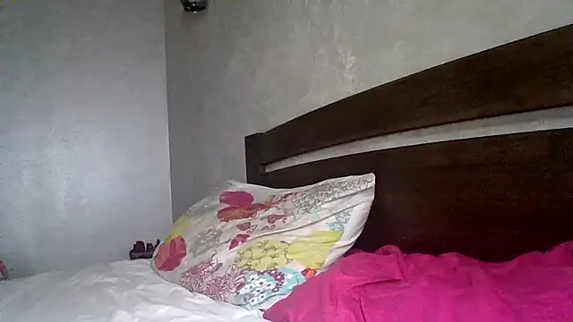 Snapshot of JulianaGold1 chatting on September 30, 10:36 pm JulianaGold1 online show from September 30, 10:36 pm