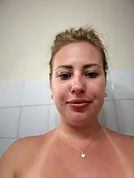 Snapshot of AlisaWhite chatting on September 22, 12:58 pm AlisaWhite online show from September 22, 12:58 pm