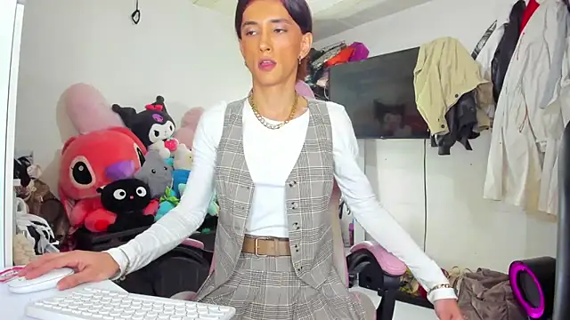 Lawrncesofiets online show from October 15, 8:11 pm