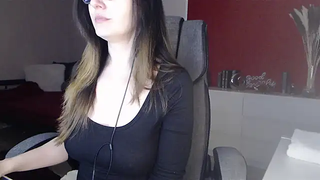 Snapshot of Alina_Lamour chatting on September 16, 7:55 pm Alina Lamour online show from September 16, 7:55 pm