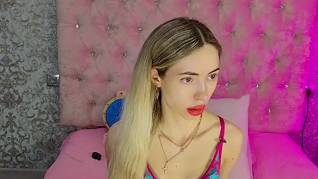 Akilla Queen online show from July 13, 2:23 am