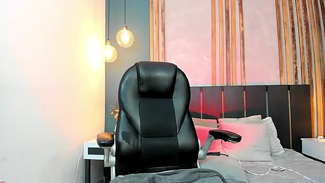 Sabrina Sabrock  online show from February 4, 6:05 am