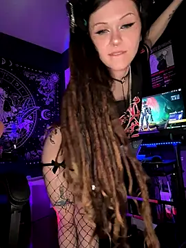 BlaizeyBBy online show from December 19, 1:43 am