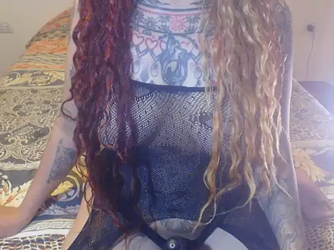 Snapshot of Tattoodreams_lucy chatting on September 13, 8:50 pm Tattoodreams lucy online show from September 13, 8:50 pm