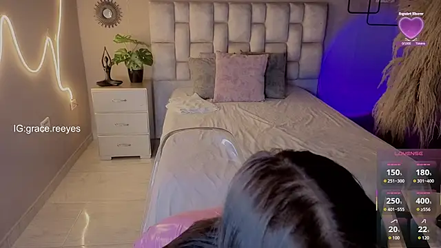 pamela reyes  online show from February 3, 7:18 pm