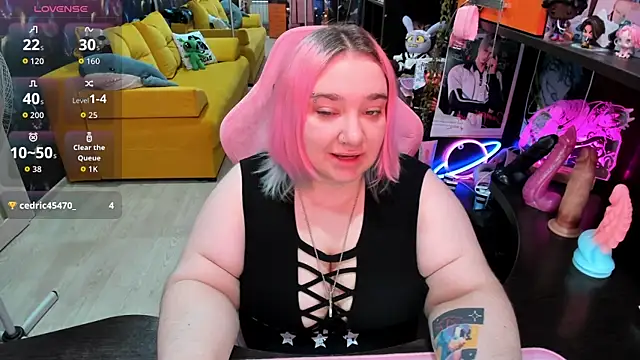 Softie Sofy online show from June 13, 3:04 am