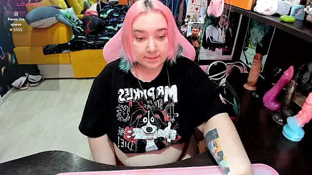 Softie Sofy online show from April 4, 3:05 am