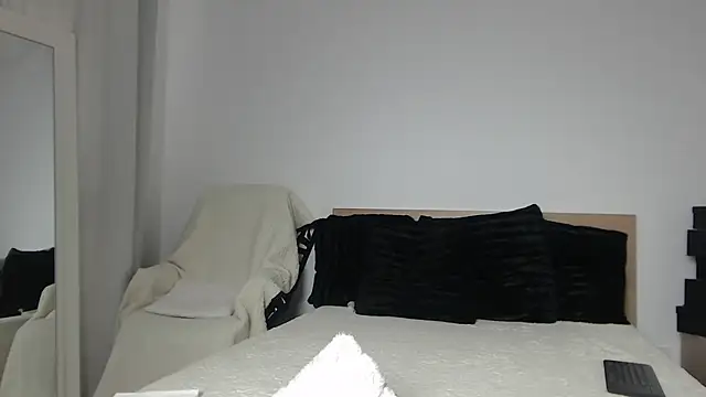 Layla23a online show from March 6, 12:44 pm