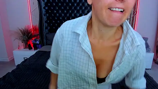Rebecca Diamond online show from July 10, 11:54 am