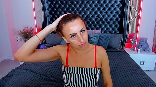 Rebecca Diamond online show from July 28, 3:21 pm