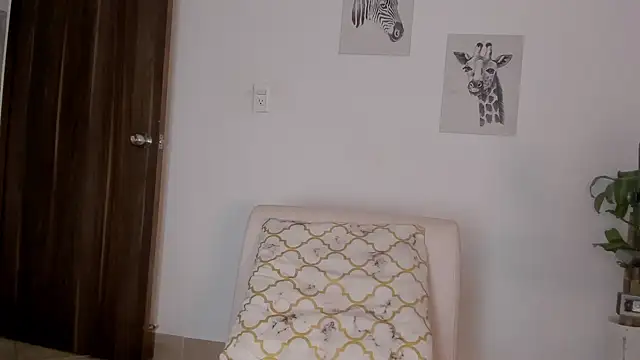 Snapshot of Hanna_Risso chatting on October 15, 6:21 pm Hanna Risso online show from October 15, 6:21 pm