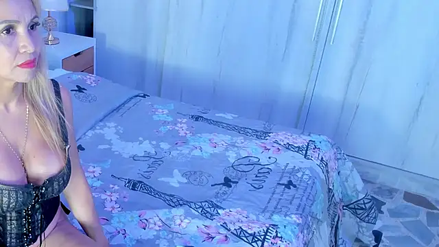 Snapshot of elena_mature chatting on October 14, 8:00 pm elena mature online show from October 14, 8:00 pm