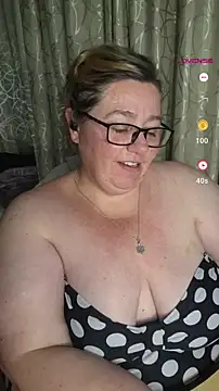 Snapshot of Iceprincess2bad4u chatting on September 22, 6:28 pm Iceprincess2bad4u online show from September 22, 6:28 pm