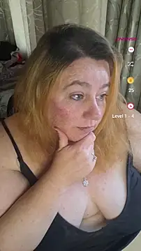 Snapshot of Iceprincess2bad4u chatting on September 13, 5:15 am Iceprincess2bad4u online show from September 13, 5:15 am