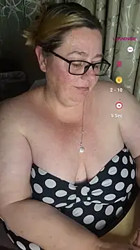 Snapshot of Iceprincess2bad4u chatting on September 16, 6:49 pm Iceprincess2bad4u online show from September 16, 6:49 pm