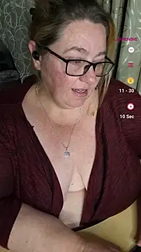 Snapshot of Iceprincess2bad4u chatting on September 17, 6:50 pm Iceprincess2bad4u online show from September 17, 6:50 pm