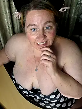 Snapshot of Iceprincess2bad4u chatting on September 24, 6:40 pm Iceprincess2bad4u online show from September 24, 6:40 pm