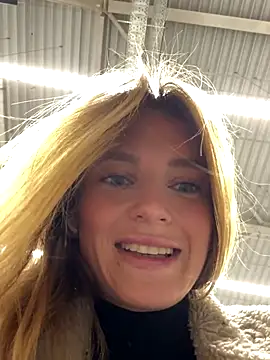 Snapshot of -AngelAri- chatting on September 30, 9:08 pm -AngelAri- online show from September 30, 9:08 pm