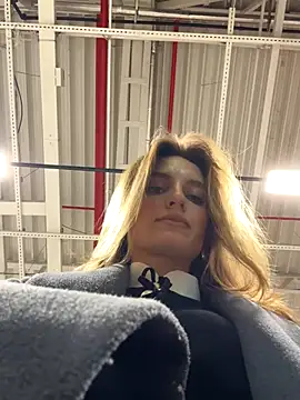 Snapshot of -AngelAri- chatting on October 18, 9:05 pm -AngelAri- online show from October 18, 9:05 pm