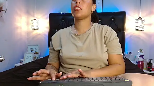 Snapshot of SunnyLovefg chatting on October 14, 3:31 am SunnyLovefg online show from October 14, 3:31 am