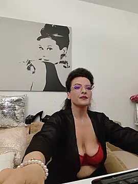 RebeccaNoble online show from June 6, 12:39 am