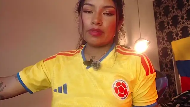 ChantalPetit online show from June 13, 3:31 pm