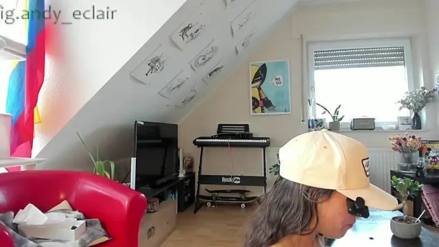 Snapshot of tinny_williams chatting on September 28, 7:03 am tinny williams online show from September 28, 7:03 am