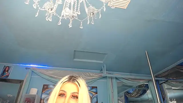 ADRIANNA FOX online show from July 4, 5:25 am