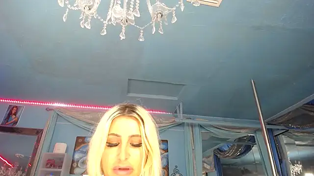 ADRIANNA FOX online show from July 3, 5:24 am