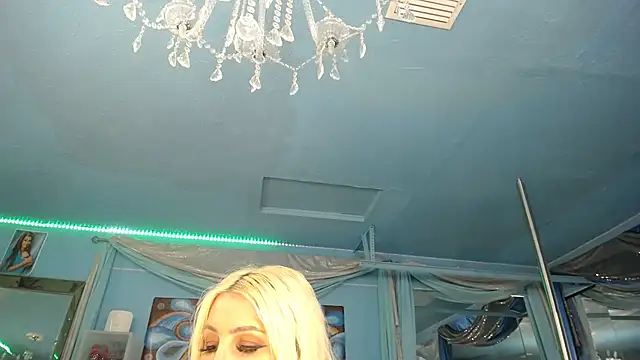 ADRIANNA FOX online show from July 22, 9:27 pm