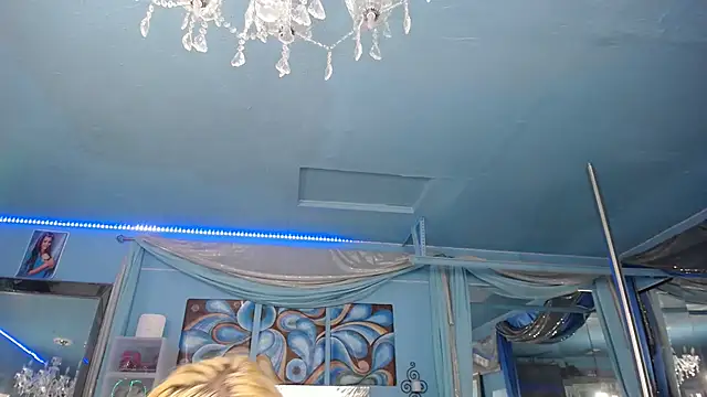 ADRIANNA FOX online show from July 26, 10:17 pm