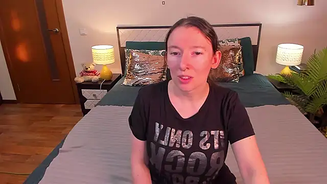 CatherineWalls online show from June 6, 1:56 am