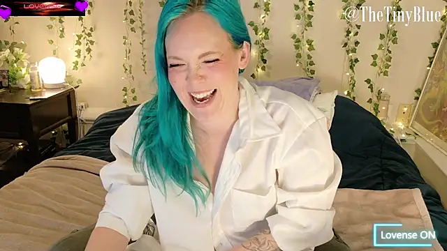 thetinyblue online show from November 14, 6:08 pm