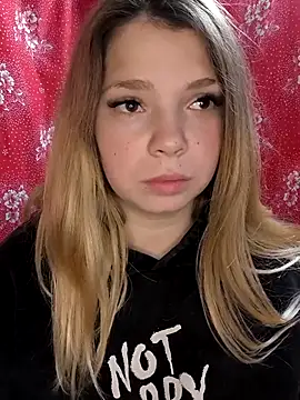 Zuli Kiska online show from December 2, 8:22 pm