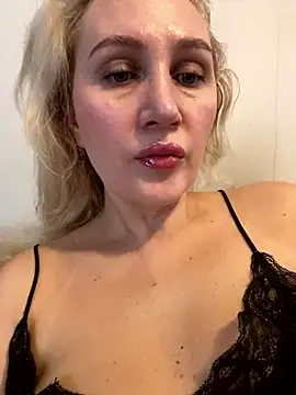 YourBlondee online show from January 6, 5:33 am