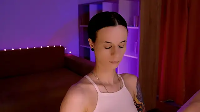 ItsAlisia online show from September 12, 1:29 pm