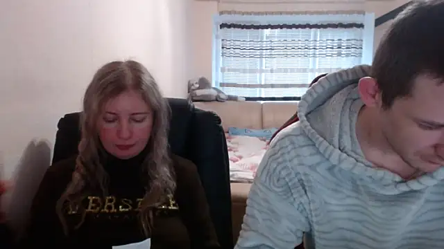 Snapshot of PeterAndJen chatting on December 2, 7:10 am PeterAndJen online show from December 2, 7:10 am