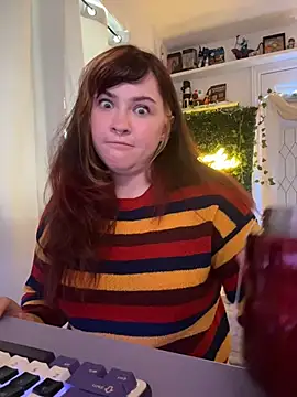 JennKenobi online show from July 7, 4:10 pm
