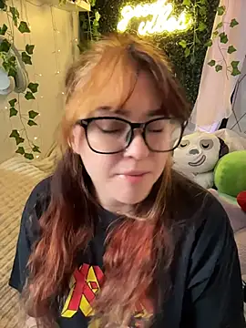 JennKenobi online show from July 15, 3:17 pm