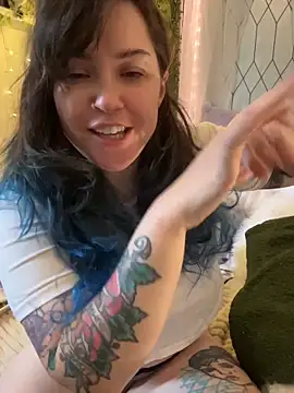 JennKenobi online show from June 12, 1:52 pm