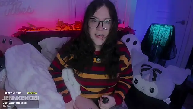 Snapshot of JennKenobi chatting on October 17, 3:37 pm JennKenobi online show from October 17, 3:37 pm