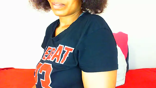 NAUGHTIECURVY online show from June 16, 9:32 am