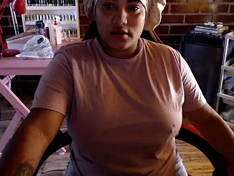 Hilarybunnyy online show from March 9, 5:16 pm