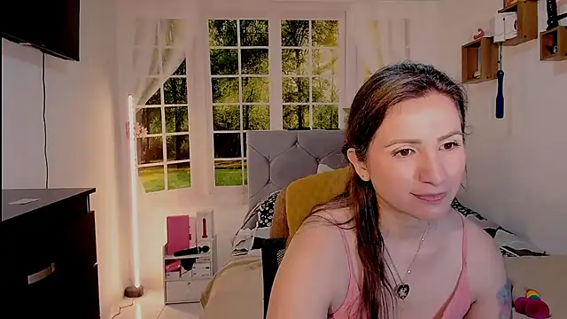 vanessabrown  online show from July 5, 4:34 pm