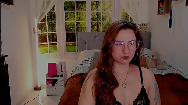 vanessabrown  online show from June 6, 7:20 pm