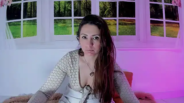 vanessabrown  online show from July 18, 7:16 pm