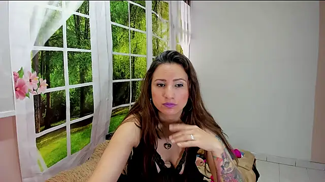 vanessabrown  online show from August 1, 9:17 pm