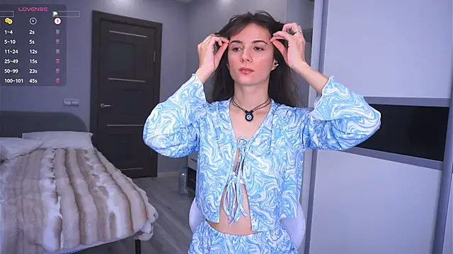 Holla Molly online show from February 26, 5:50 am