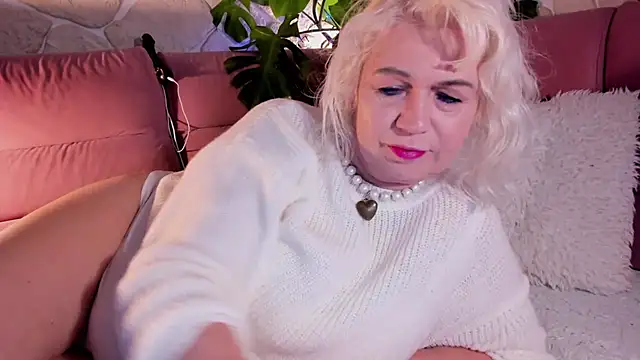 glamour kitten online show from May 1, 11:41 pm